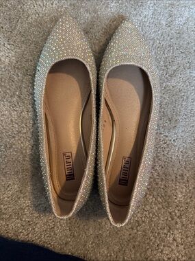 Sparkle Pointed Toe Flats in Champagne